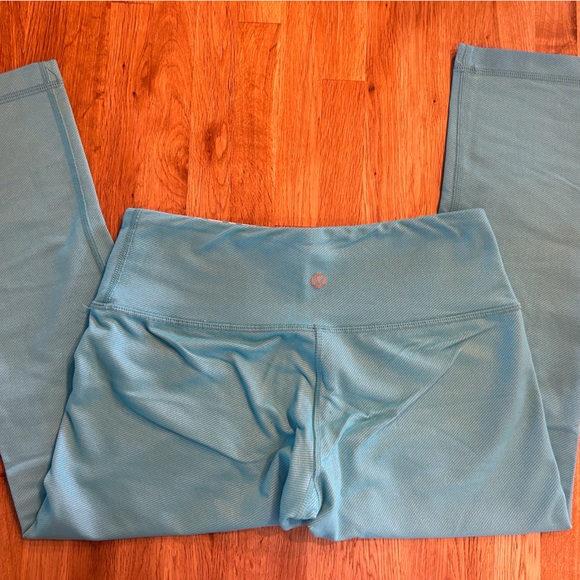 LuluLemon Cropped Leggings - Picture 4 of 4